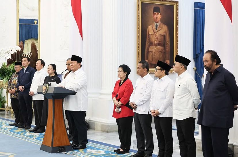 Para Ketum Partai dampingi Presiden saat jumpa medis di Istana ( foto: setpres )