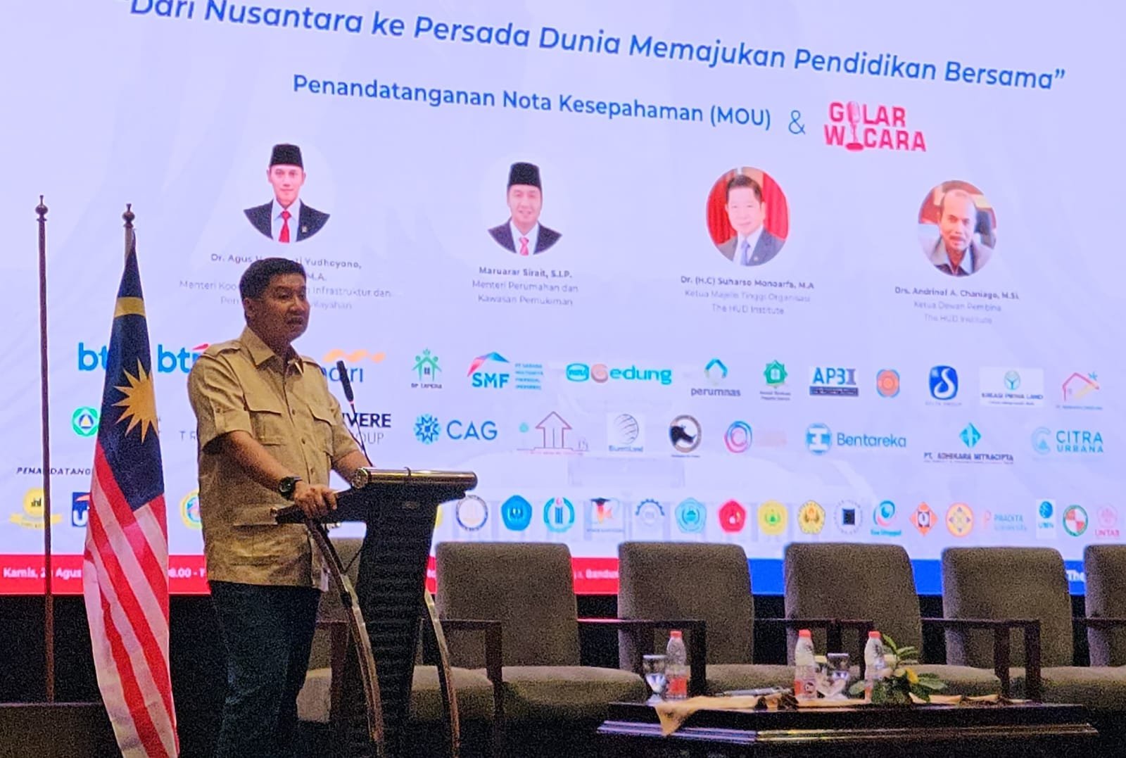 Menteri PKP saat memberi sambutan pada acara pembentukan Akademi HUD Institute ( foto: birkom pkp)