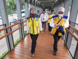 JPO Polda Metro Jaya Sudah Bisa Digunakan Pasca Di Bakar Perusuh