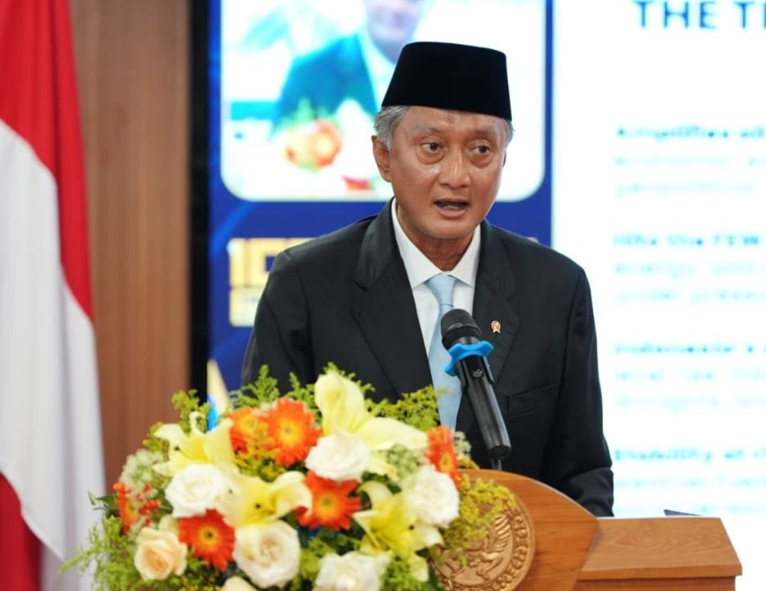 Menteri PU saat jadi pembicara Dalam The 9th International Conference Postgraduate School Universitas Airlangga (ICPS) yang digelar di Surabaya ( foto: birkom pu)