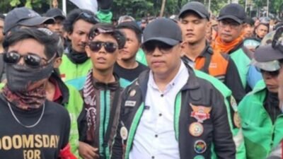 Ilustrasi para Ojol saat berkumpul akan lakukan demo ( foto : tangkapan layar cnn)