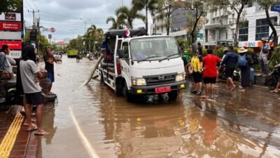 Banyak masy yang mengungsi akibat banjir ( foto: birkom pu)