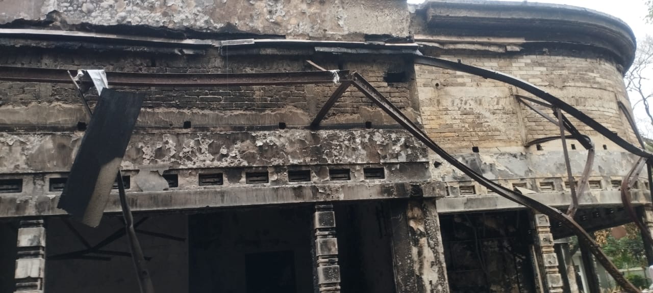 Wisma MPR RI Bandung yang habis dbakar oknum pendemo ( foto:/spn/ dd,)