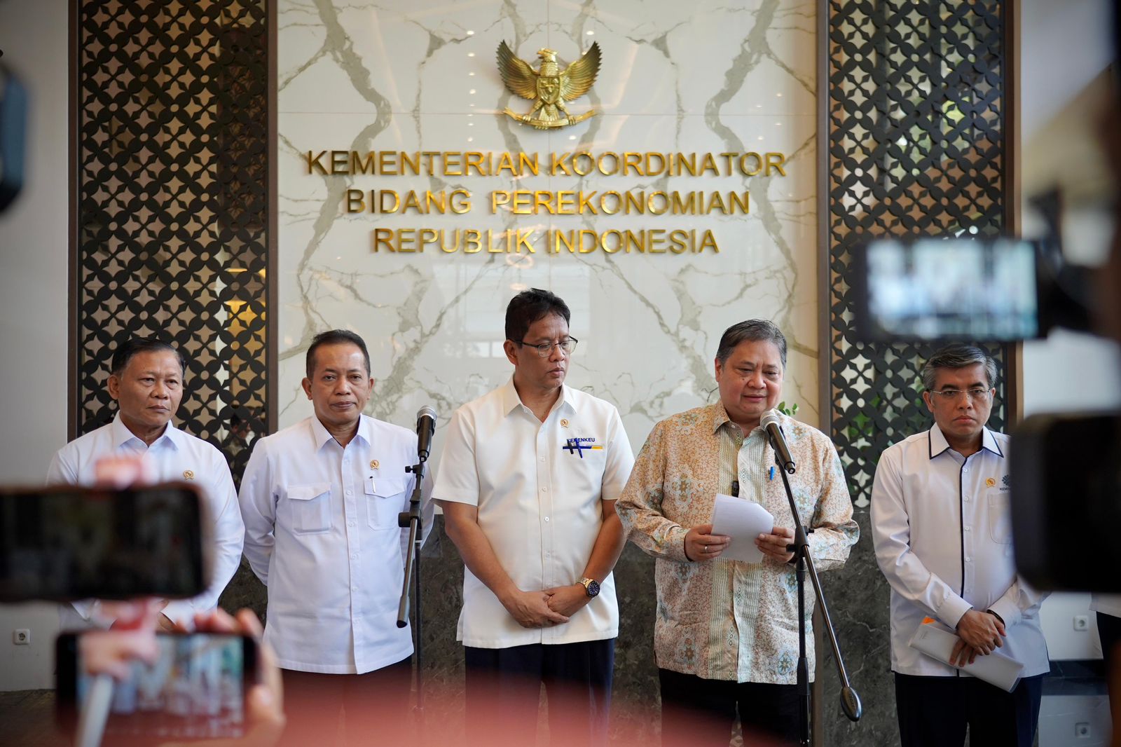 Peserta Rakortas saat memberi keterangan kepada media terkait hasil rakortas ( foto: Birkom Kemenkop)