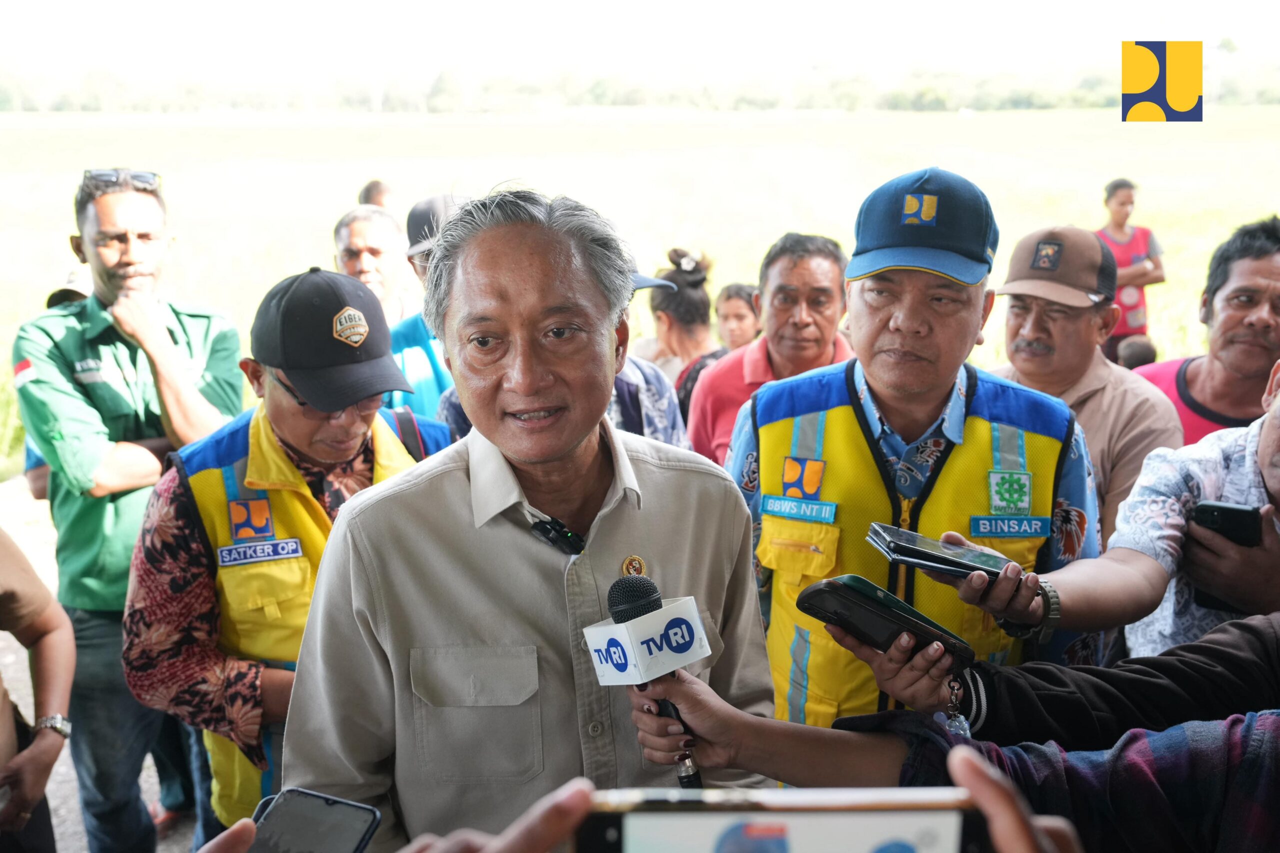 Menteri Dody saat memberi keterangan pada media ( foto: birkom pu)