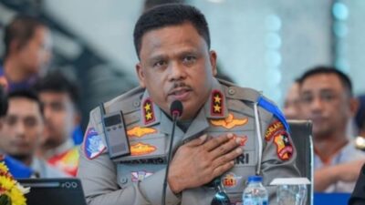 Kepala Korps Lalu Lintas (Kakorlantas) Polri Irjen Pol. Agus Suryonugroho membekukan penggunaan Strobo yang tidak tepat ( foto: mabes polri)