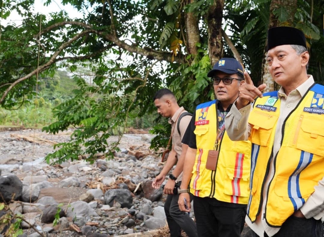 Menteri PU instruksikan percepatan penanggulangan bencana di Kab Nagekeo ( foto: birkom pu)