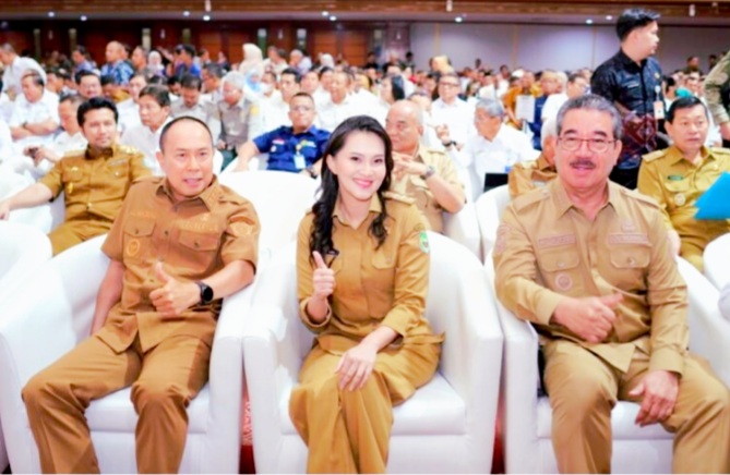 Gubernur Maluku, Hendrik Lewerissa Nomor 3 dari Kanan saat mengikuti Rakor Hilirisasi Pertanian di Kementan Jakarta. (Foto : Istimewa)