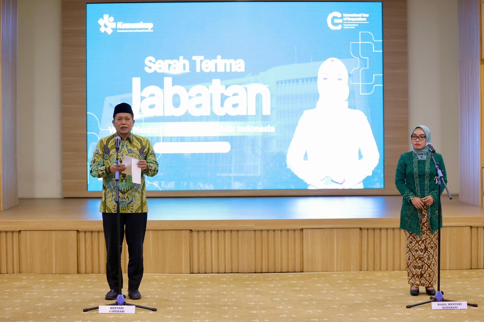 Pada acara Serah Terima Jabatan di Kantor Kemenkop ( foto: humas kemenkop)