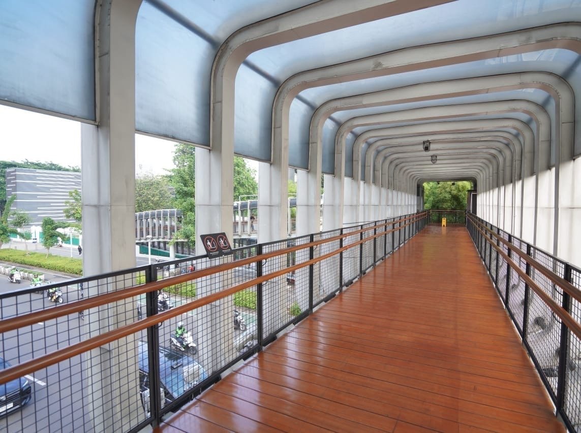 JPO depan Polda sudah bisa digunakan oleh Masyarakat