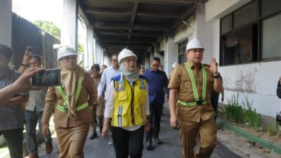 Dirjen Cipta Karya Kementerian PU, Dewi Chomistriana saat melihat langsung gedung DPRD kota Makasar dan Sulsel ( foto: birkom pu)