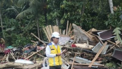 Porak poranda desa di NTT terdampak banjir bandang ( foto: birkom pu)