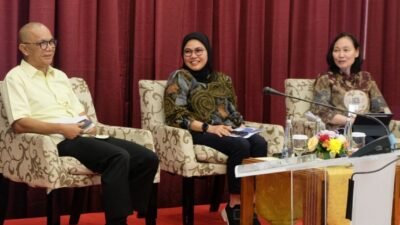 Sekjen PU Wida ( tengah )/ dalam kegiatan PPS di Bali ( foto : birkom pu)