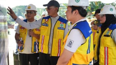 Menteri PU saat meninjau pembangunan Outer Ring Roud 3di Manado (foto: birkom pu)