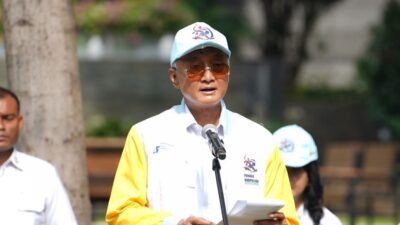 Menteri PU saat melepas 219 Kontingen Kementerian PU ikuti Pornas Korpri 17 di Palembang ( foto: birkom pu)