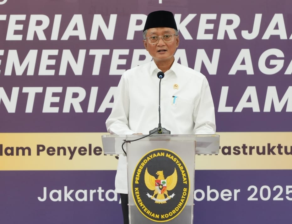 Menteri PU : Kalau 3 kementerian ketiganya berjalan seirama, kita tidak hanya membangun gedung pesantren, tapi juga ruang belajar yang memuliakan manusia ( foto: birkom pu)