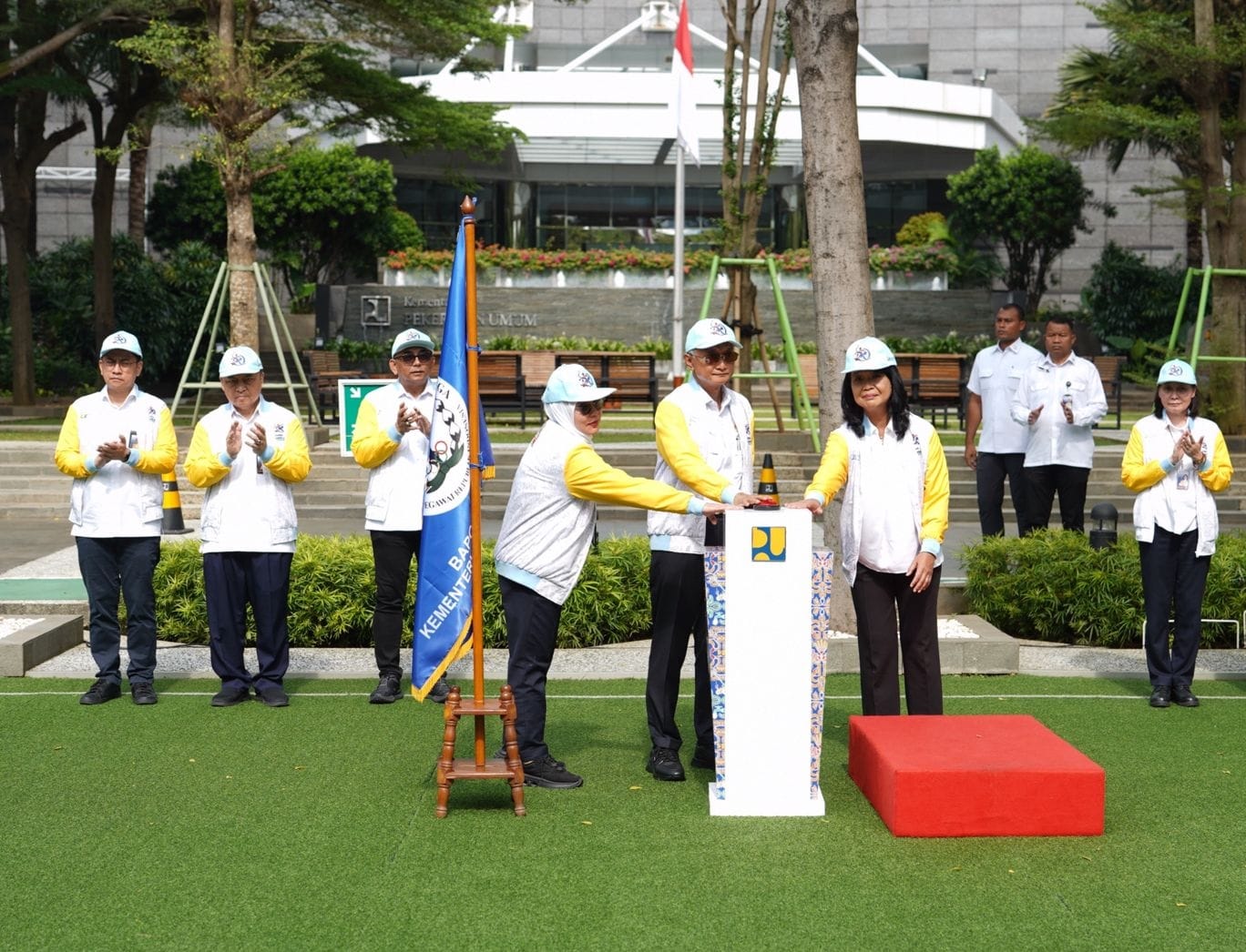 Kontingen Kementerian PU terdiri dari 131 atlet, 66 official, dan 22 pelatih.( foto: birkom pu