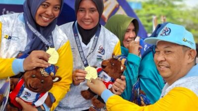 Dua medali emas diperoleh karyawan PU dari cabang OR Tenis pada Pornas ke 17/2025 di Palembang ( foto: birkom pu)