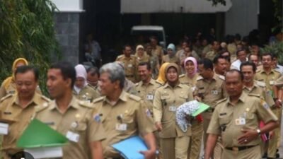 Ilustrasi para pensiunan usai acara pelepasan pensiun di bkn ( foto: dok bkn)