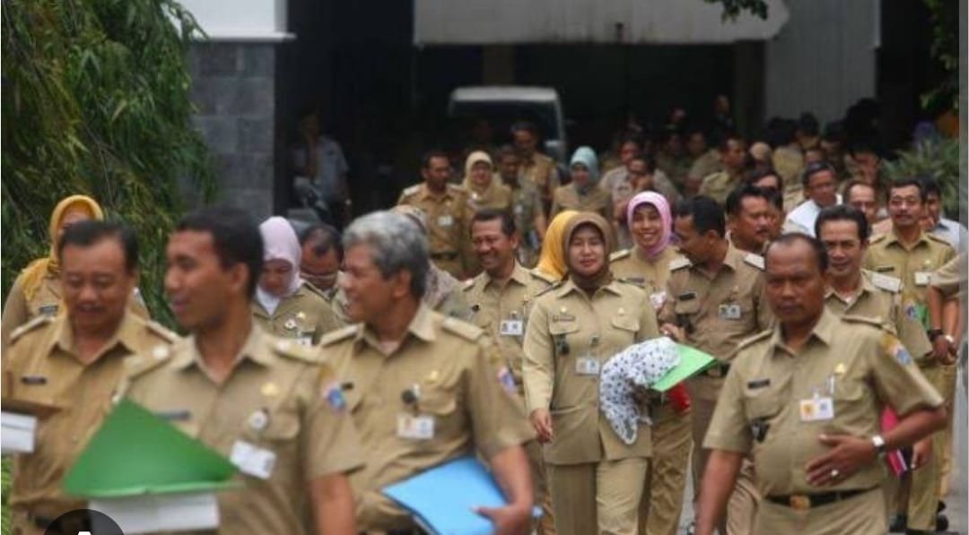 Ilustrasi para pensiunan usai acara pelepasan pensiun di bkn ( foto: dok bkn)