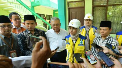 Dirjen Cipta Karya saat kunjungi 3 Ponpes di Jatim ( foto: birkom pu)