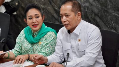 Menkop Ferry Juliantono dan Ketua Komisi IV DPR RI, Siti Hediato ( Tiitik Soeharto) (foto: humas kemenkop)