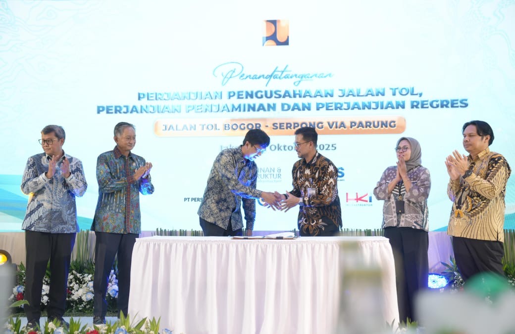 Acara Penandatangan Perjanjian Pengusahaan Jalan Tol di Kementerian pu( foto: birkom pu)