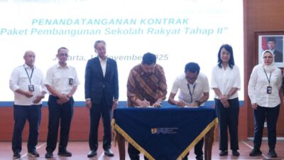 Penandatanganan kontrak dengan 3Propinsi disaksikan Menteri PU,Wamen dan Sekjen ( birkom pu)