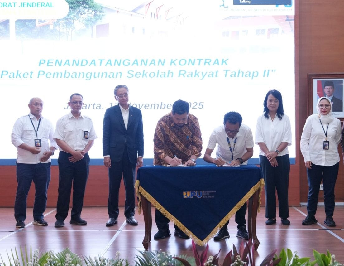 Penandatanganan kontrak dengan 3Propinsi disaksikan Menteri PU,Wamen dan Sekjen ( birkom pu)