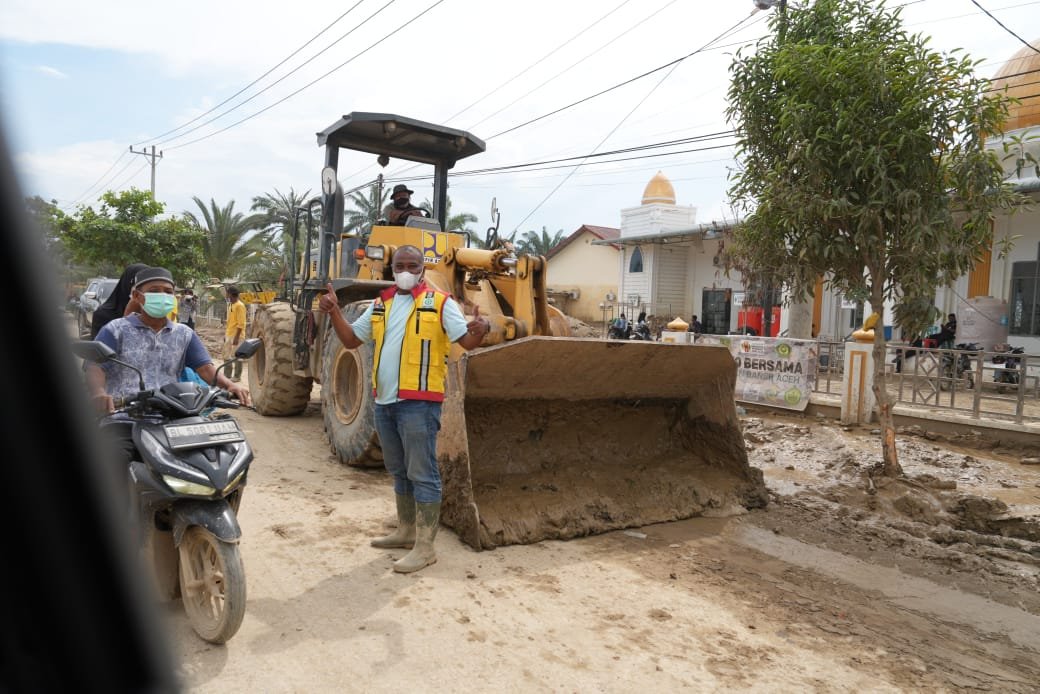 Sejumlah Alat Berat dikerahkan untuk tangani bencana (foto: birkom PU)
