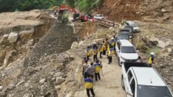 Proses Pemulihan Akses Jalan Padang - Bukit Tinggi (Foto : birkom PU)