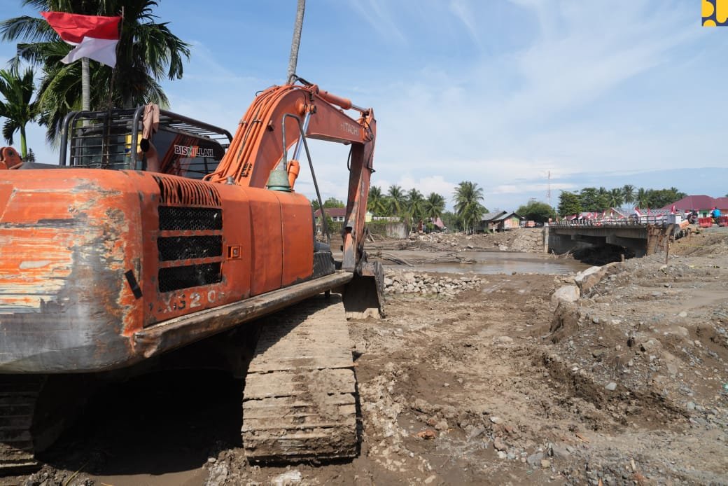 Sejumlah Alat Berat dikerahkan untuk tangani bencana (foto: birkom PU)