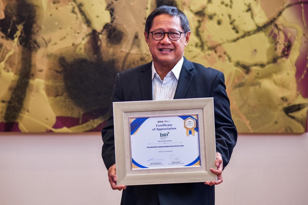 BSN Menerima Penghargaan (Foto : BSN)