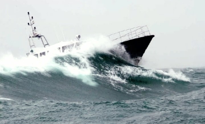 Ilustrasi Gelombang Tinggi di Perairan Maluku, (Foto : Istimewa)