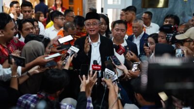 Menteri Dody Saat Memberikan Keterangan Pada Media usai Raker dengan Kom V DPR (Foto: bikrom PU)