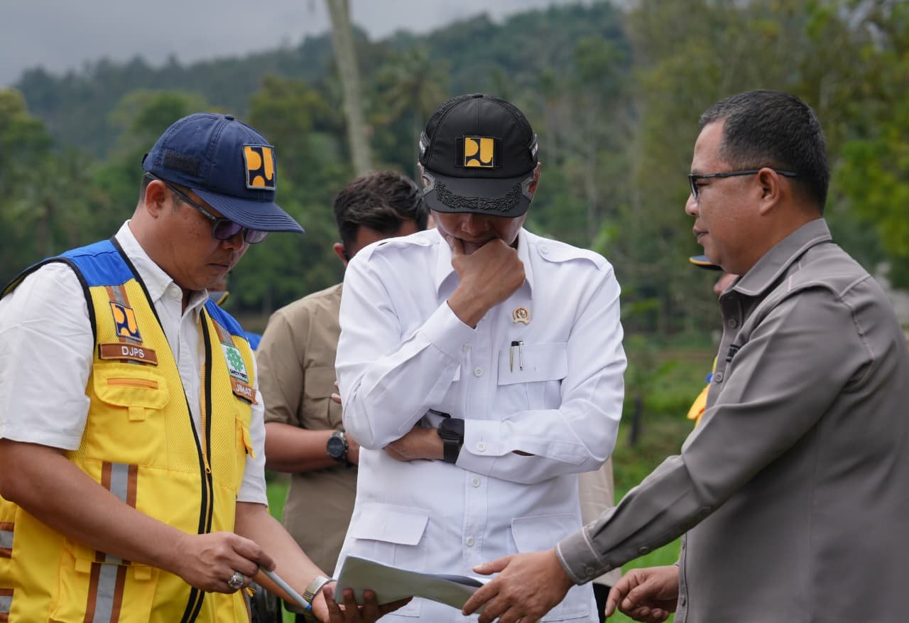 Menteri Dody Saat Meninjau Lahan Untuk Sekolah Rakyat (Foto : SPN Sumbar)
