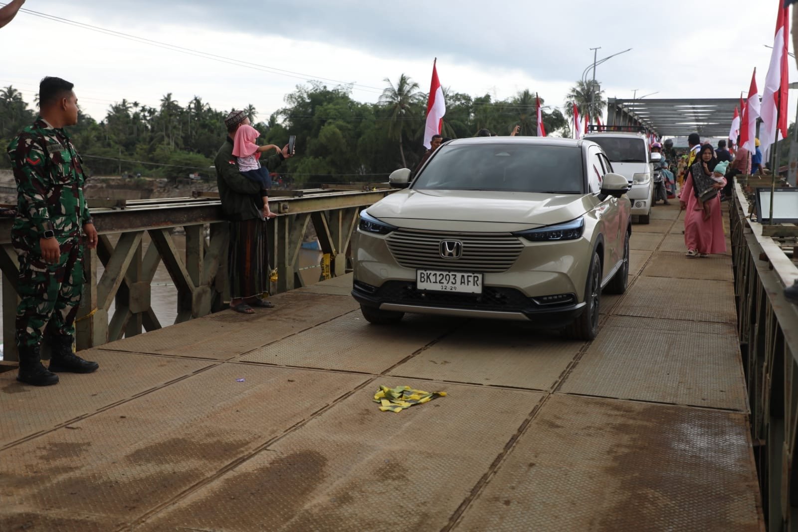 Jembatan Darurat Bailey Mulai Digunakan (Foto: Birkom PU)