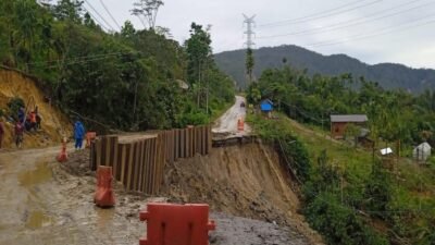 jalan Simpang Rampa–Sibolga via Batu Lubang di Provinsi Sumatera Utara (Foto : birkom PU)