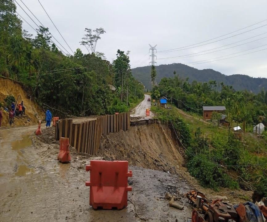 jalan Simpang Rampa–Sibolga via Batu Lubang di Provinsi Sumatera Utara (Foto : birkom PU)
