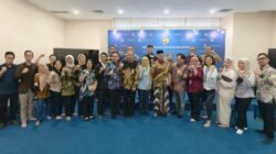 foto bersama setelah media briefing (foto: birkom PU)