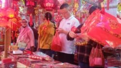 Menyambut Imlek Kawasan China Town Glodok Jakarta Barat dihiasi dengan Lampion Warna Merah bernuansa Emas