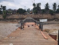 Jembatan Gampong Salah Sirong Rusak Diterjang Banjir, Pemerintah Siapkan Armco dalam 3 Hari