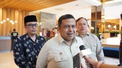 Kepala BPJPH Ahmaf Haikal Hasan saat memberi keterangan pada media