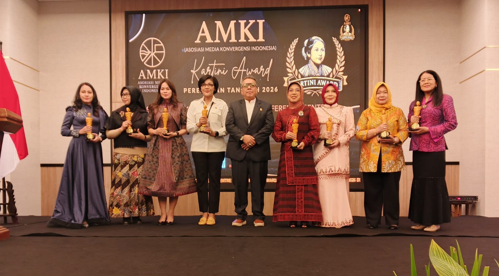 Para penerima Award sesi kedua berfoto bersama ( SPN/ DD)