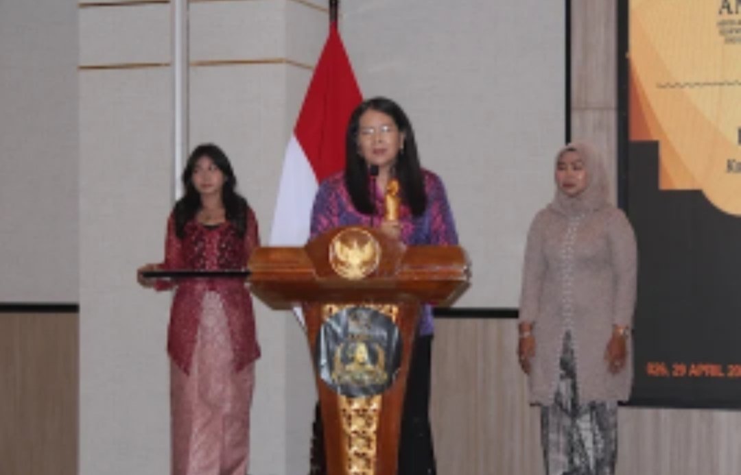 DR, Dra Rosarita Niken Widiastuti saat komentar usai menerima Kartini Award ( SPN/ DD)