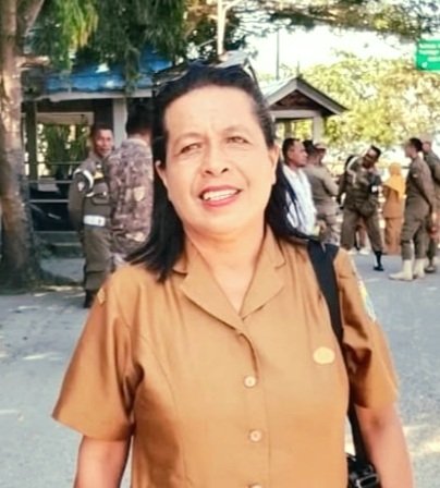 Kepala SD Kristen Lohoatala, Ibu Frelly Makaluy, SPd, (Foto : SPN-yy