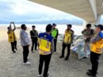 Memeriksa jembatan pasca gempa di palu ( Humas pu)