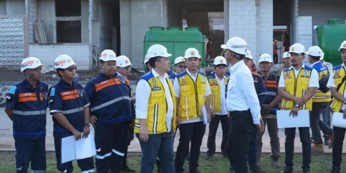 Menteri PU saat kunjungan ke SR di Banyuwangi (birkom pu)