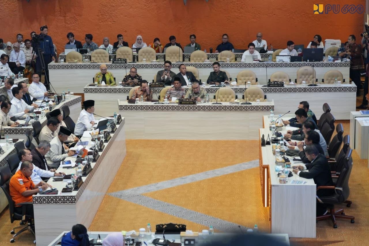 Raker Komisi V DPR-RI dengan Kementerian PU,Kemeneterian PKP,Kemenhub, Kemenkeu (Humas pu)