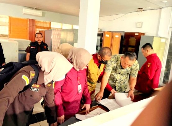 Tim Penyidik Kejati Sulsel Geledah Kantor Dinas Pendidikan Sulsel. (Foto : Istimewa)